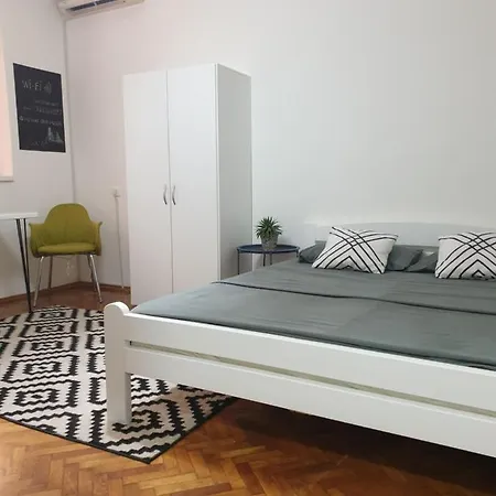 Apartman Park Jagodina-Studio U Centru Grada Free Parking Exterior photo